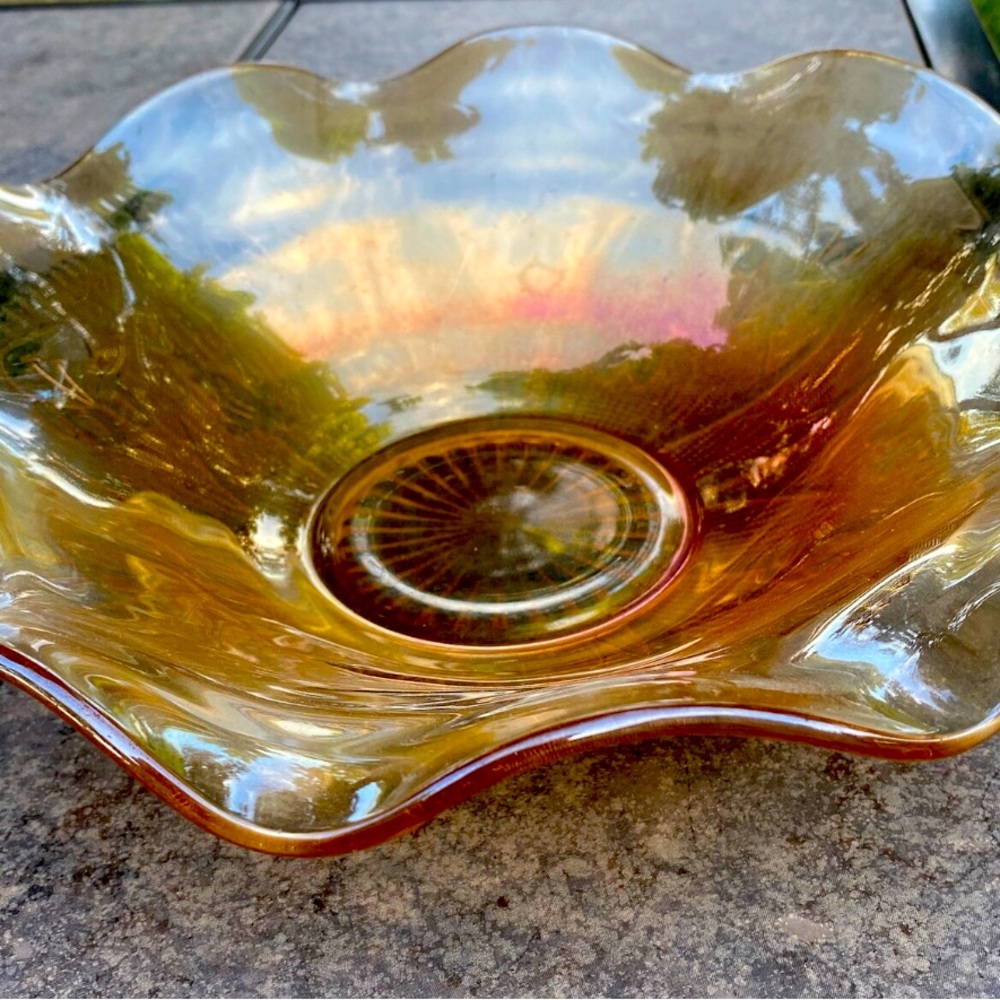 Carnival scalloped edge iris/herringbone pattern candy dish
